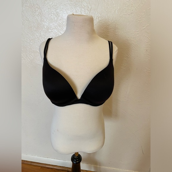 Victoria's Secret Black Sports Bra with Adjustable Straps - Picture 2 of 6